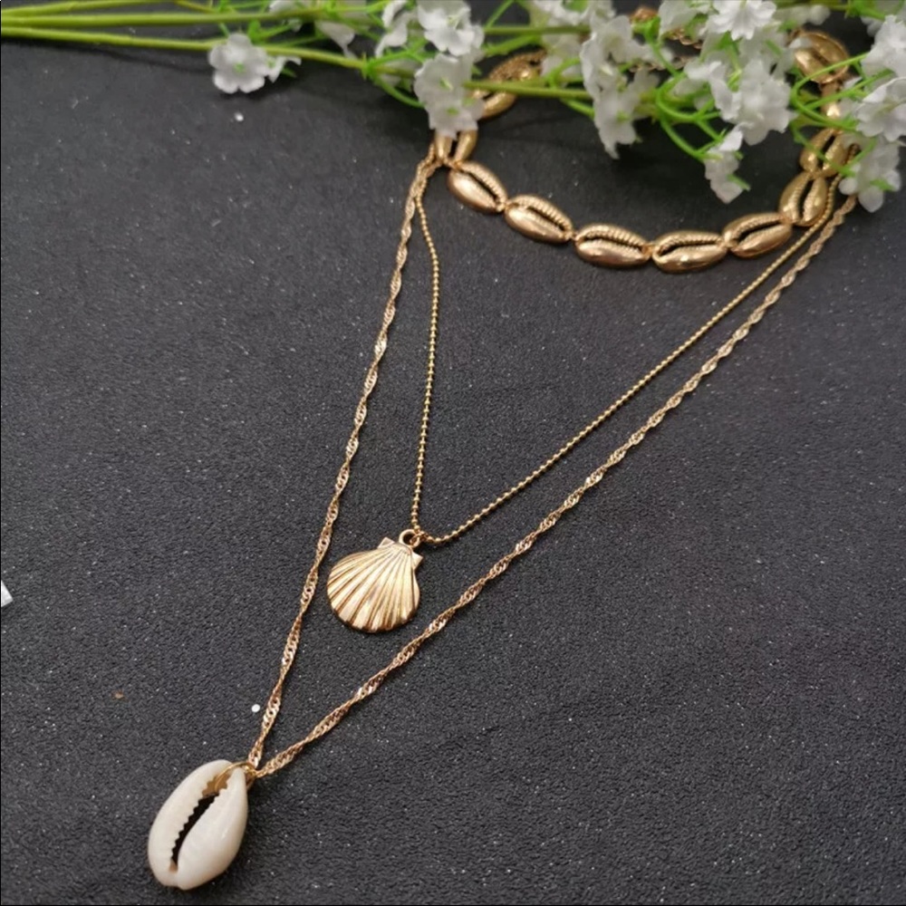 ✨ Gold Layered Seashell Necklaces - Picture 4 of 6